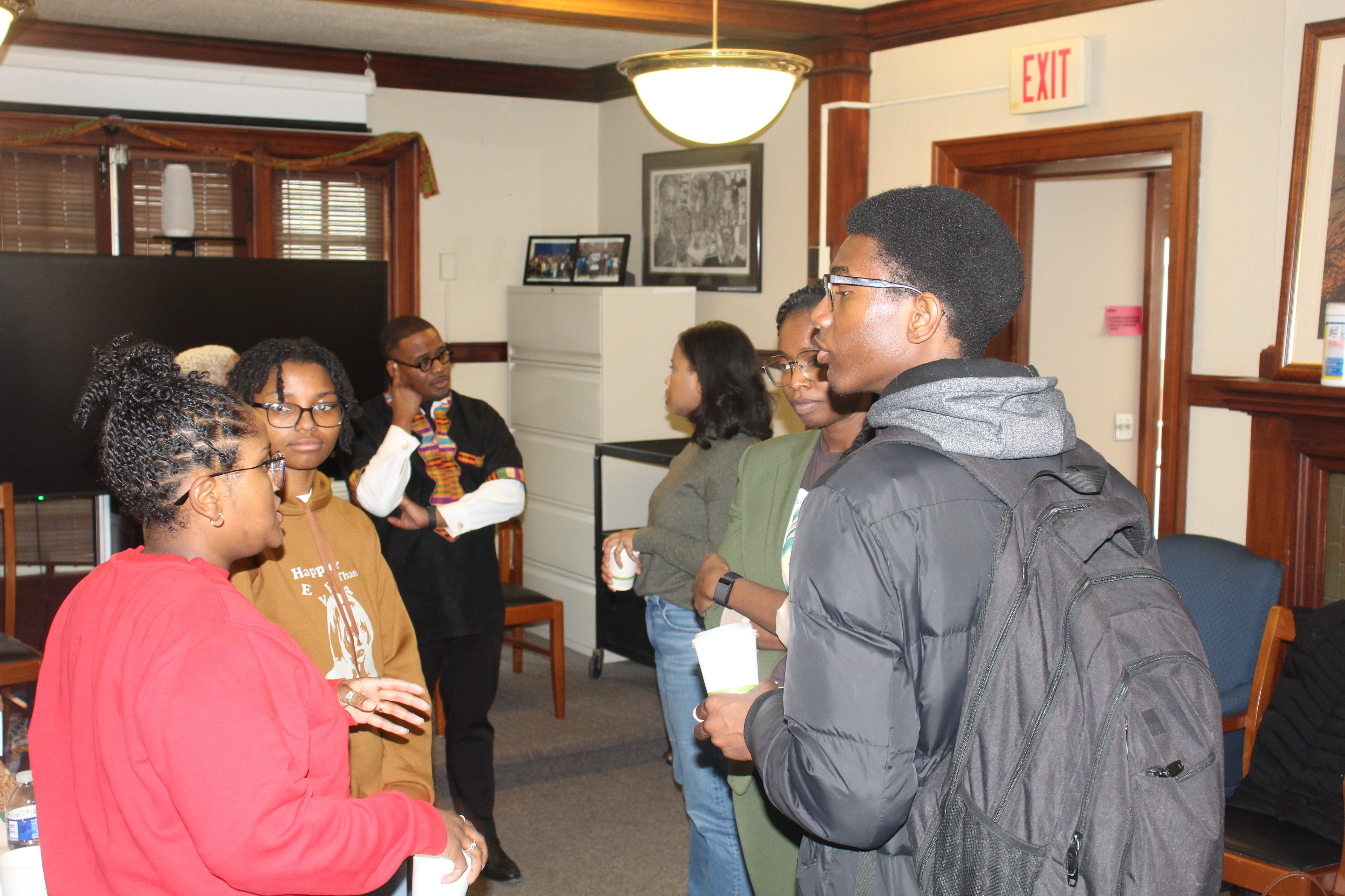 AFRO Minors and Majors Talking amongst Faculty
