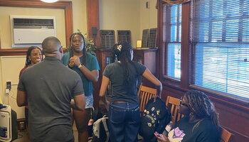 Students & undergraduate advisor talking