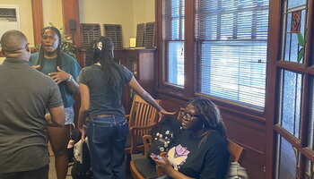 Students & undergraduate advisor talking #2