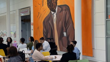 Students, family, and art backdrop at Siebel Center for Design (photo 1)